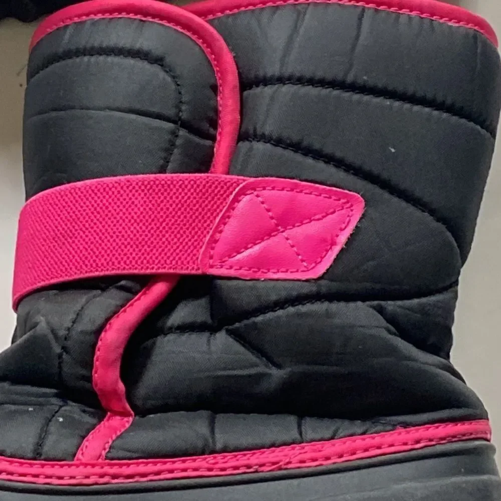 Place Black Pink Girl Snow Boots Size 4
